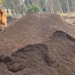 Compost Orgánico  Granel Tamizado para Jardín y Huerto - Venta por m³